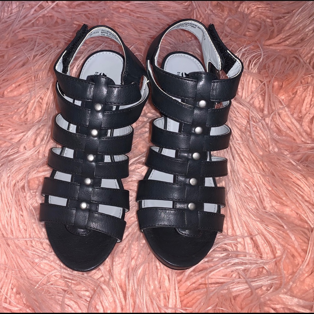 Beautiful black sandals 👡